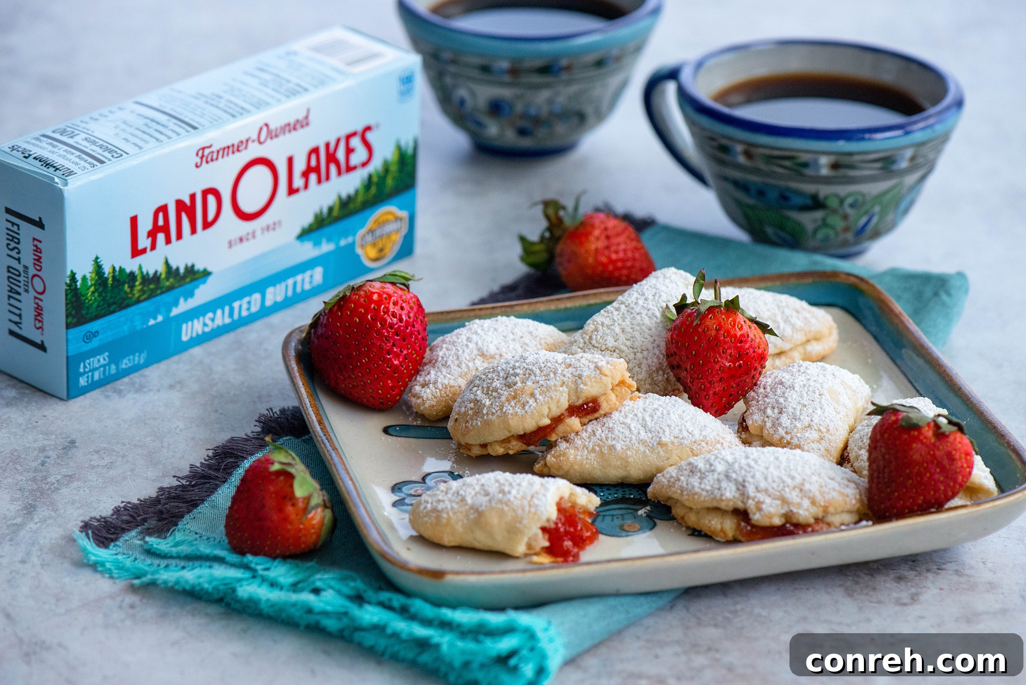 Close-up of golden brown Lunitas de Fresa arranged beautifully.