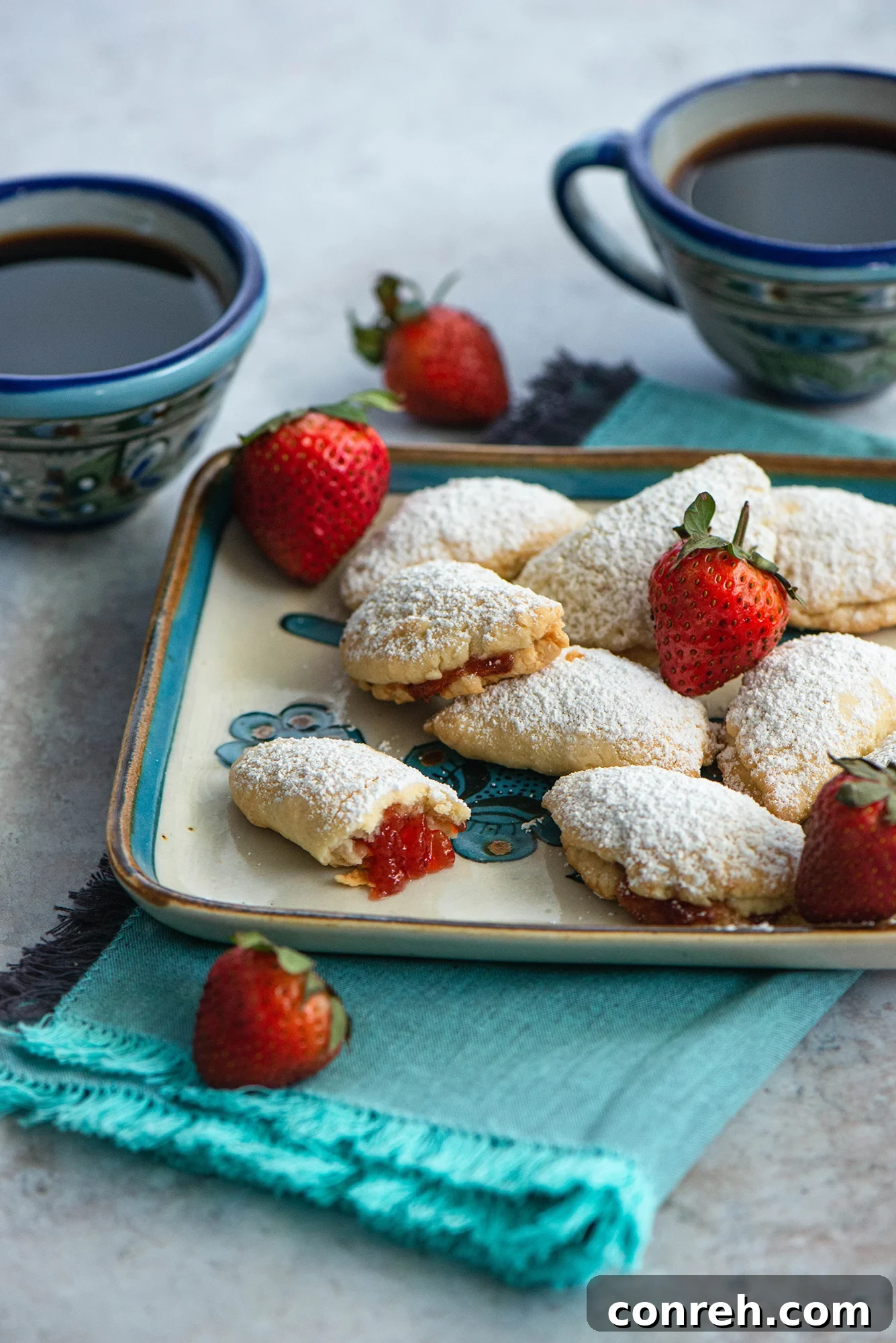 A plate of Lunitas de Fresa dusted with confectioner's sugar, ready to be served.