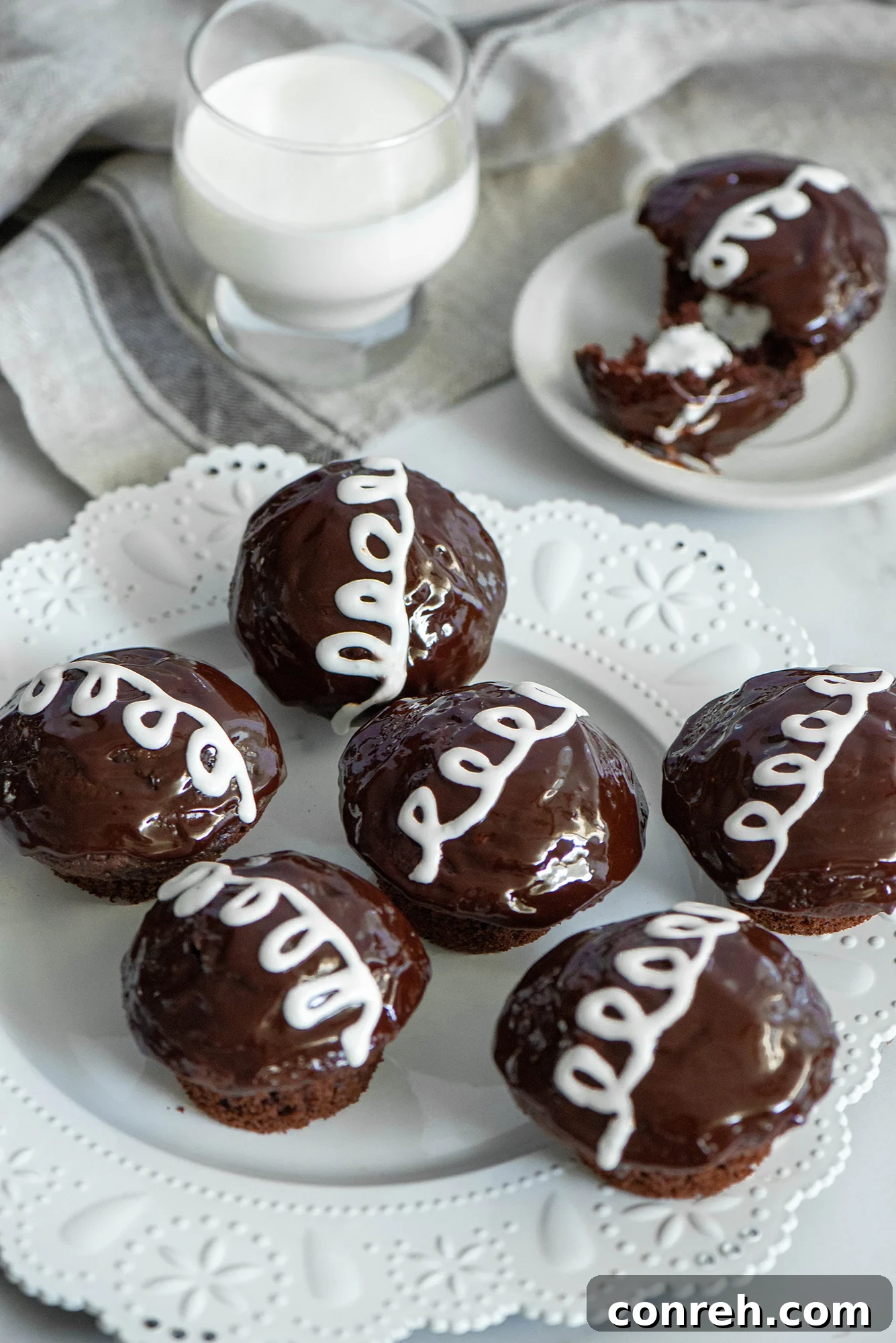 Homemade chocolate cupcakes with creamy filling and chocolate ganache, recreating the classic pingüinos snack.