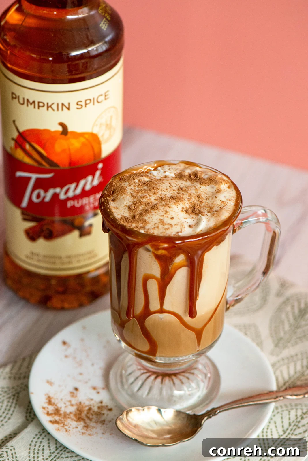 A beautifully styled pumpkin spice cajeta frappe, garnished with nutmeg, ready to be enjoyed.