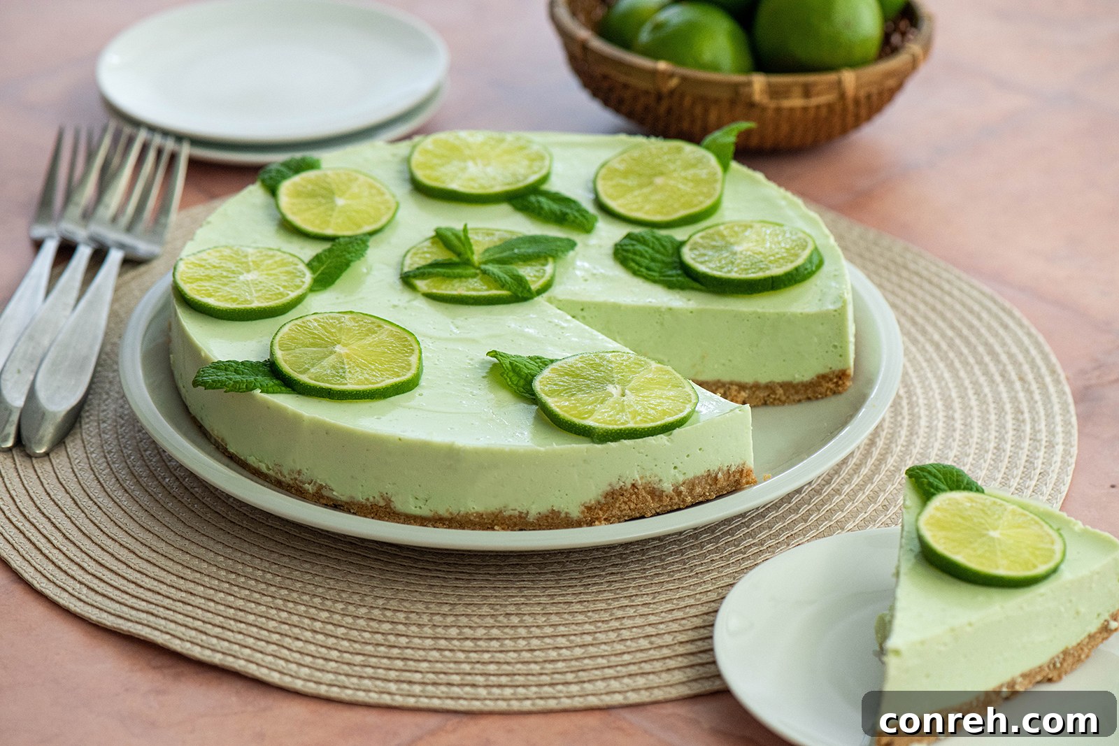 Lime Pie 3 Close-up of a slice of Pay de Limón Verde with a creamy filling and crumbly crust
