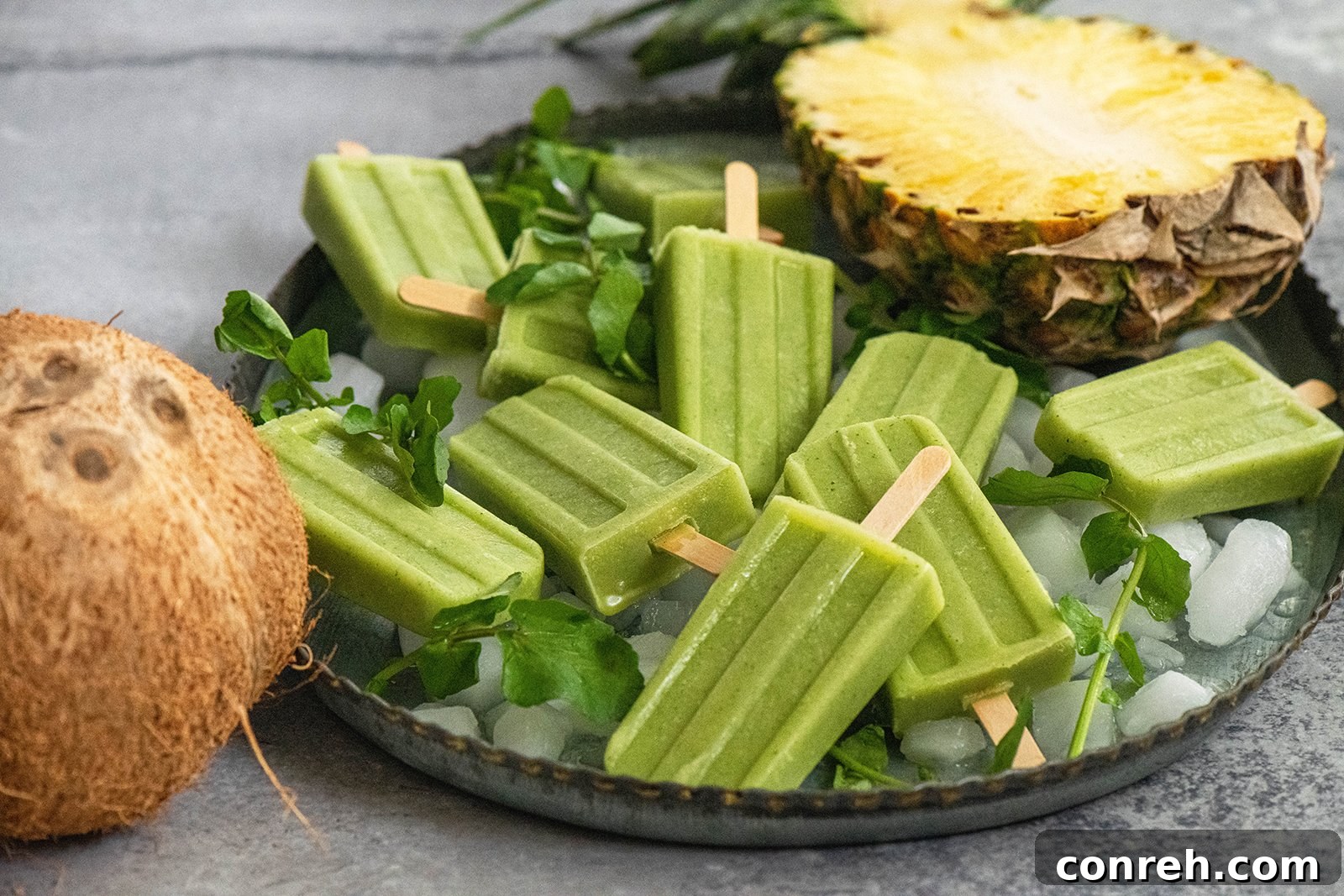Close-up of fresh watercress leaves
