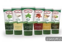 Aromatic Salmon with Zesty Cilantro-Yogurt Sauce